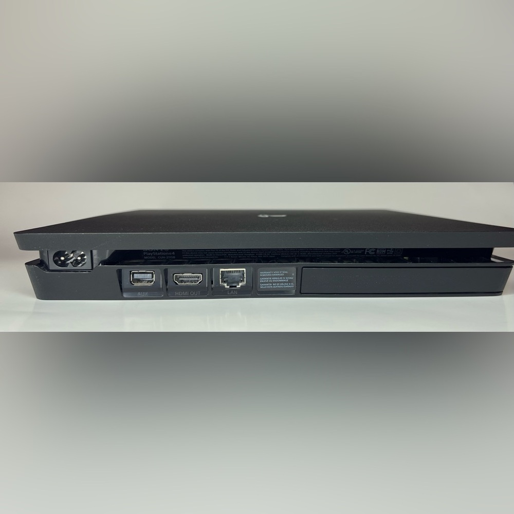 PS4 Slim - Picture 11 of 12